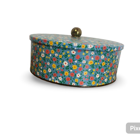 Vintage Floral Tin Box with Gold Knob - Picture 1 of 6